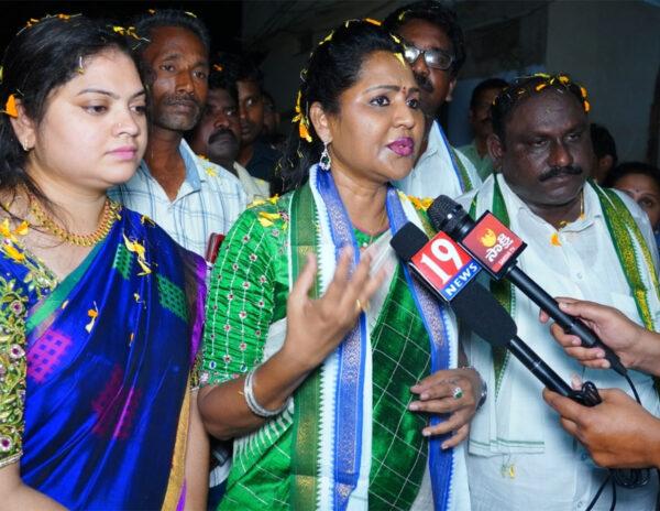 YCP MLA Sits On Midnight Protest!