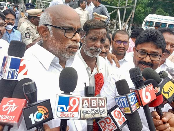i will work with undavalli sirisha - MLA Dokka Manikya Vara Prasad