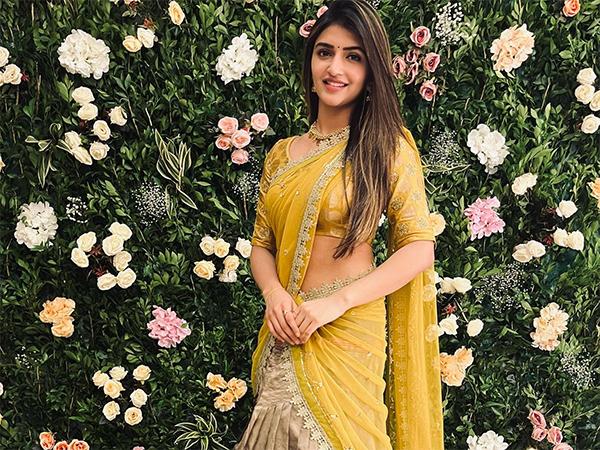 Pic Talk: Perfect Young Hottie For Glam Roles