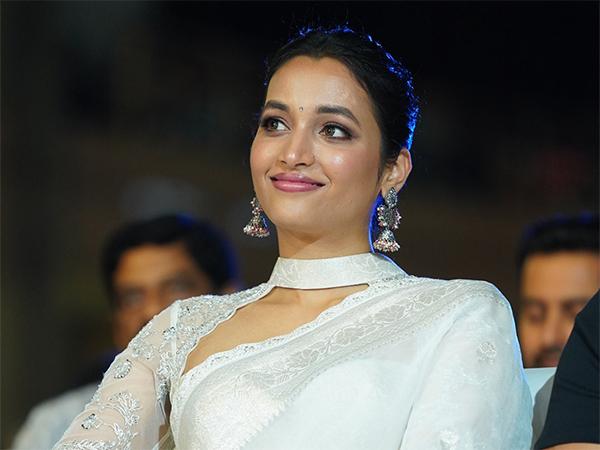 Telugu Heroes Missing the Star Beauty?