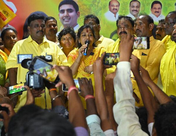 Vangalapudi Anitha comments on permanent liquor ban