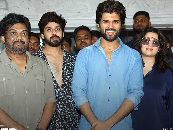 Vijay-Deverakonda-and-Team-Liger-Seeks-Divine-Blessings