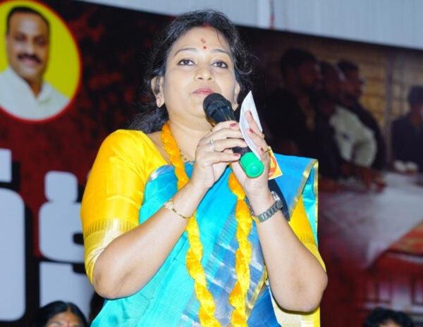 TDp leader vangalapudi anitha responds on plastic flexes ban