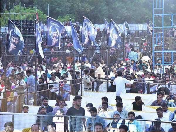 300 Phones Stolen At Godfather Event