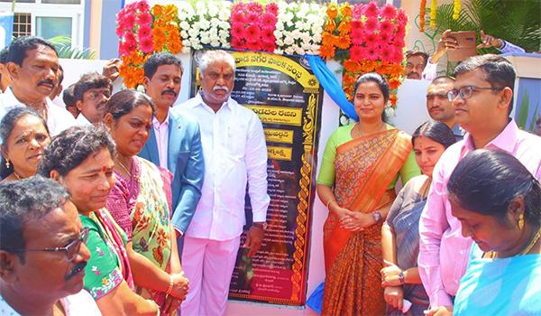 Minister's Gunmen Pushes Away YCP Mayor