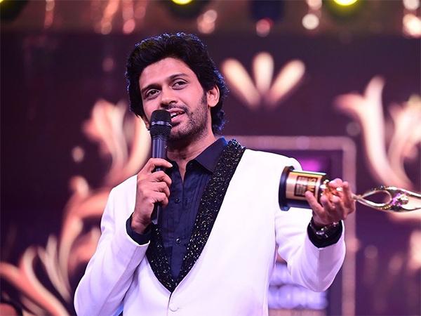 Naveen-Polishetty-SIIMA-Awards-2022
