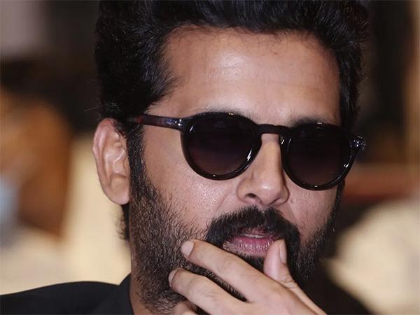Nithiin-Reddy-Arya-Captain-Telugu-Movie-Rights-