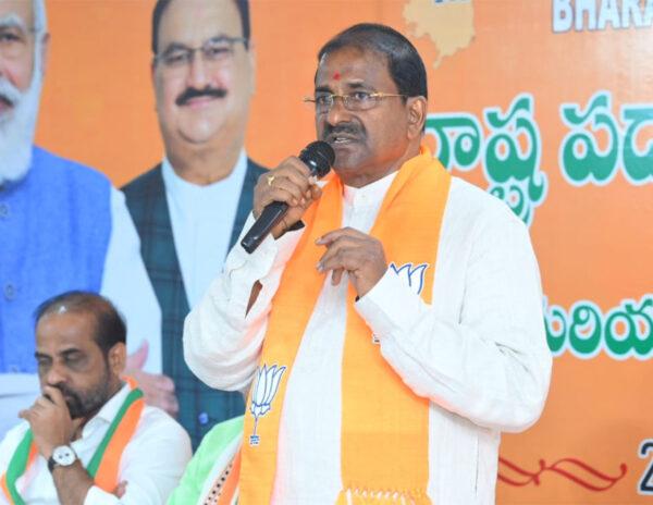 Somu Veerraju comments on jagan govt about no development in ap