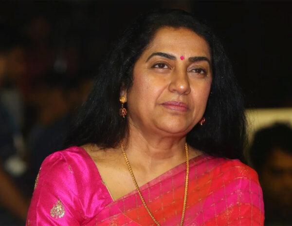 Suhasini Maniratnam Shocked With Early Rating!