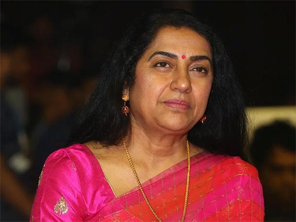 Suhasini Maniratnam Shocked With Early Rating!