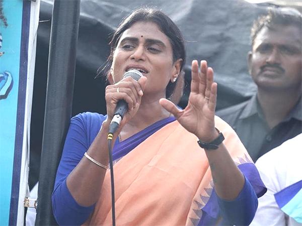 YS Sharmila sensatinal comments on his father ysr death
