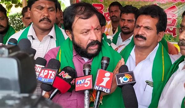 chintamaneni Prabhakar challenges ycp leaders on amaravai capital