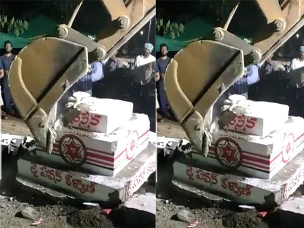 demolition of janasena flag block in jaggayyapet