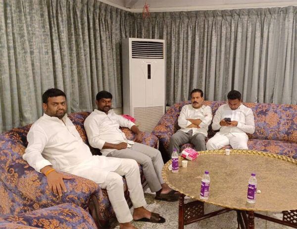 BJP Trying to buy trs MLA's caught Red Handed
