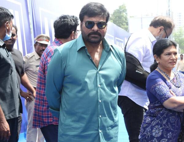 Chiru Embarrasses Mega Fans, Helps All Others