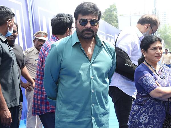 Chiru Embarrasses Mega Fans, Helps All Others