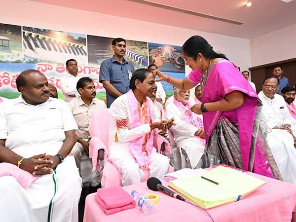 KCR To Address A Huge Public Meeting In AP?