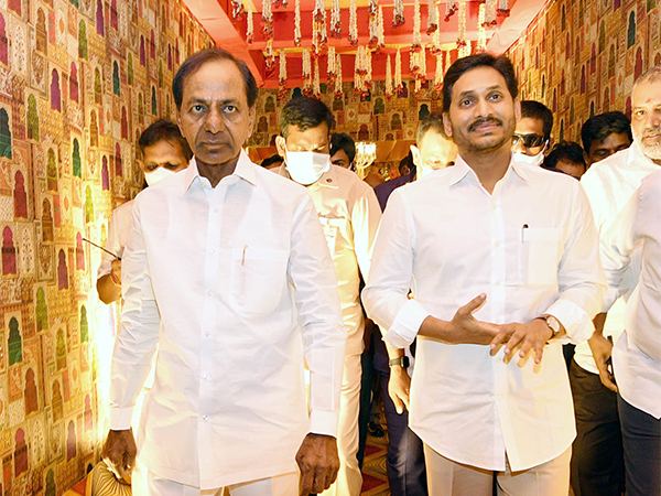 KCR Jagan One with Pride one with Authority