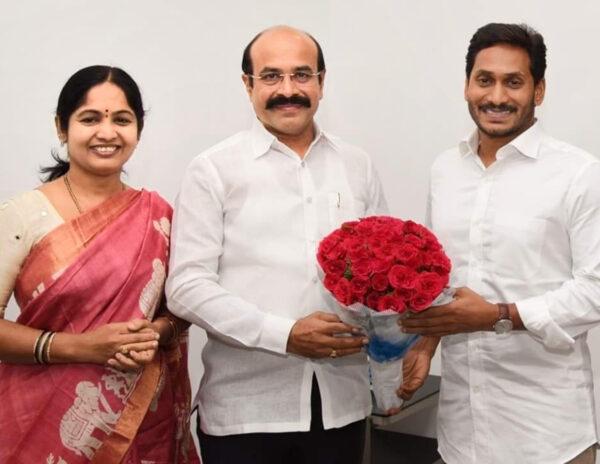 SV-Mohan-Reddy-Wife-YS-Jagan