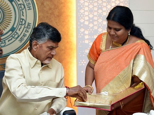 Chandrababu-Naidu-Peethala-Sujatha