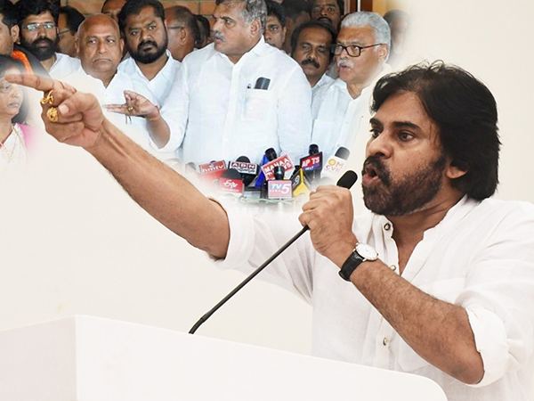 Pawan-Kalyan-YSRCP-Kapu-Leaders