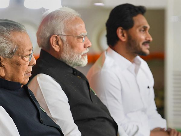 Narendra-Modi-YS-Jagan-Visakhapatnam