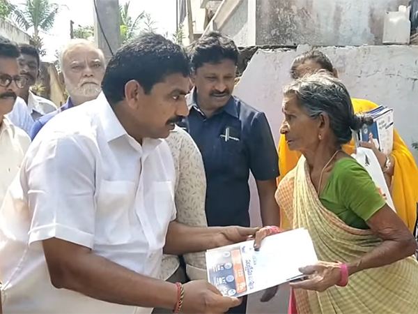 Pithapuram-YSRCP-MLA-Pendem-Dorababu--Gadapa-Gadapaku-Mana-prabhutvam-