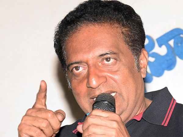 Prakash Raj Points Out BJP's Hypocrisy