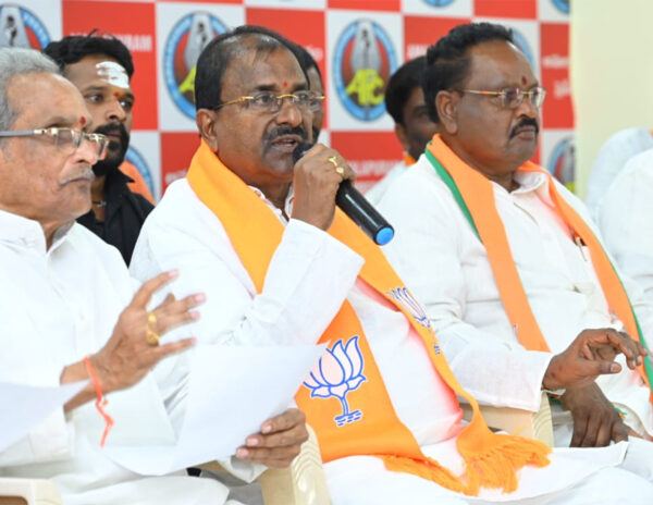 వీర్రాజుగారూ అప్పుడలా... ఇప్పుడిలా? మోడీ ఎఫెక్టేనా?