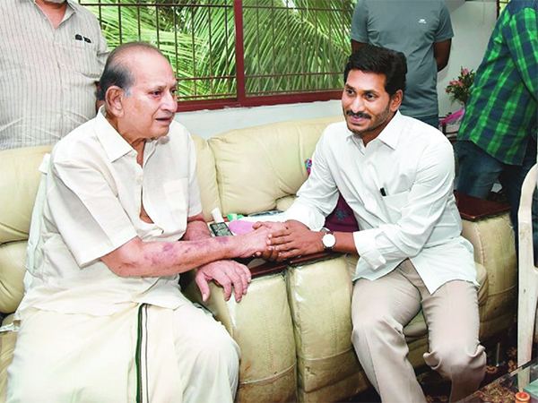 Superstar-Krishna-YS-Jagan