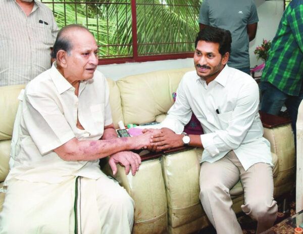 Superstar-Krishna-YS-Jagan