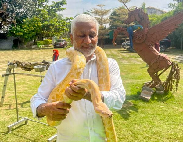 Why Is Sai Reddy In Chikoti Praveen's Farm House?