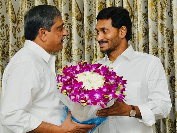 YS-Jagan-Sajjala-Rama-Krishna-Reddy