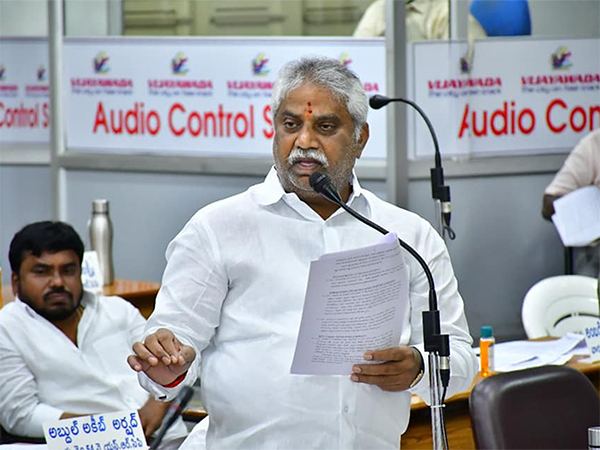 ఆయనకి మేయర్ లెక్కలేదు... మంత్రన్నా లెక్కలేదు?