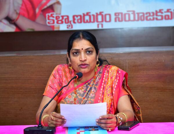 YSRCP Minister KV Usha Shricharan Non Bailable Warrant