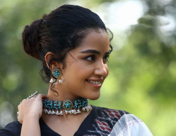 Anupama-Parameswaran-Something-Amiss!