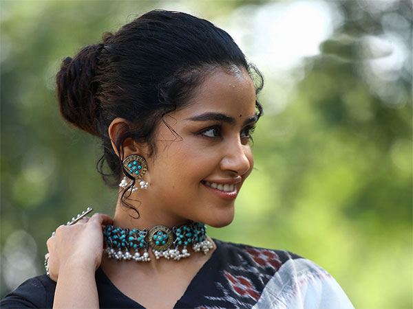 Anupama-Parameswaran-Something-Amiss!