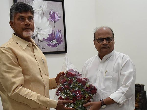 Chandrababu-Naidu-Yanamala-Ramakrishnudu