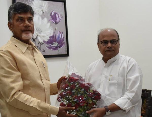 Chandrababu-Naidu-Yanamala-Ramakrishnudu