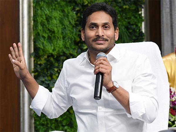 Jagan-Gadapa-Gadapa-Ku-Mana-Prabutvam-Review