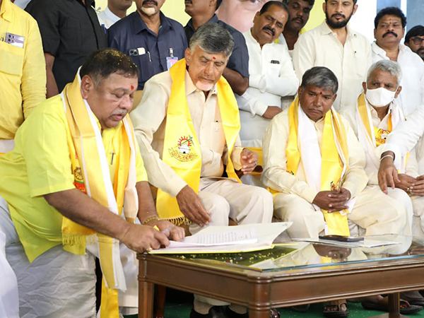 Kasani-Gnaneshwar-Mudhiraj-Chandrababu-Naidu