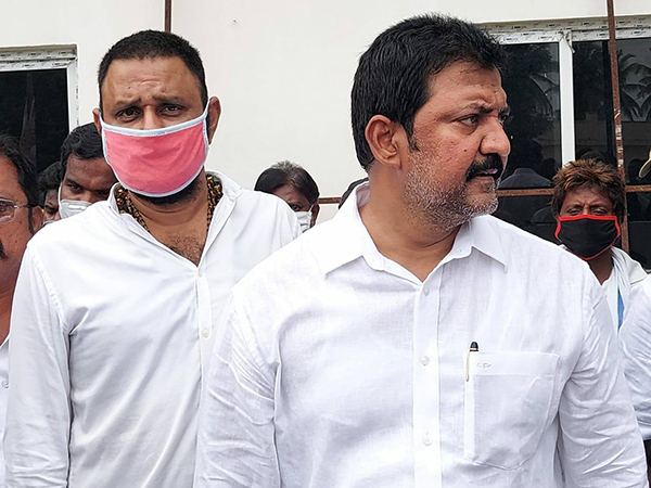 YSRCP-Kodali-nani-Vallabhaneni-Vamsi