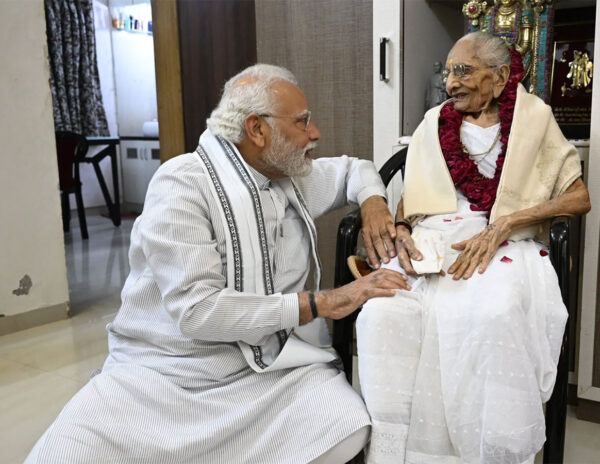 narendra modi mother Heeraben Modi 