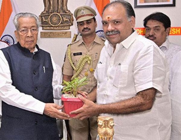 Andhra-Pradesh-govt-employees-suryanarayana-meets-governor