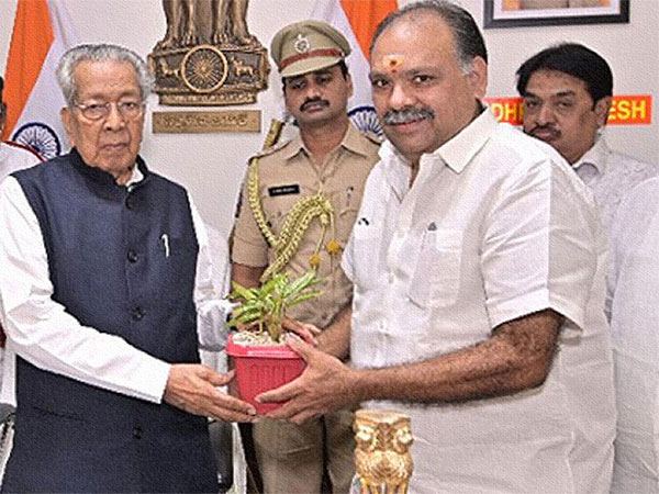Andhra-Pradesh-govt-employees-suryanarayana-meets-governor