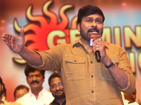 Chiranjeevi Demotes Ravi Teja as ‘Small’ Hero!