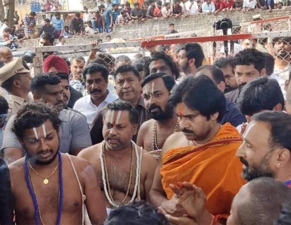 Pawan_Kalyan_KondaGattu