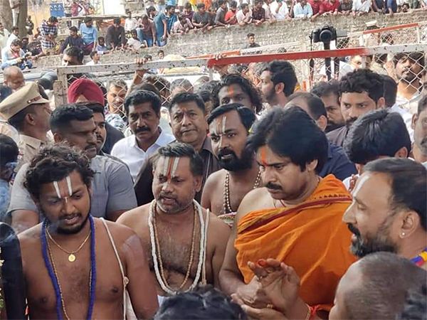 Pawan_Kalyan_KondaGattu