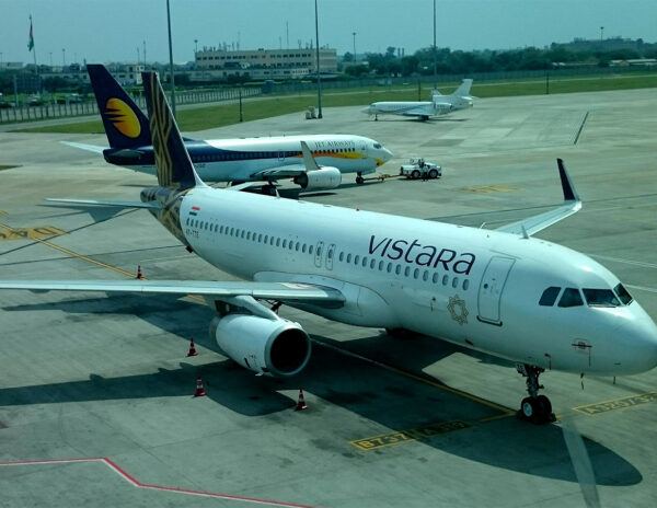 Mumbai_Vistara_Half_Naked_Italian_Woman