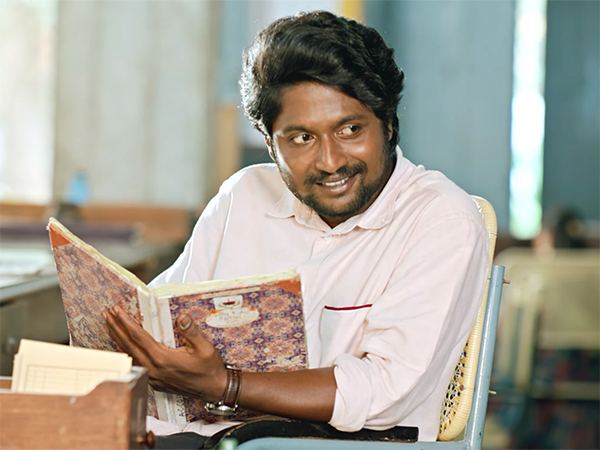 Writer Padmabhushan Trailer